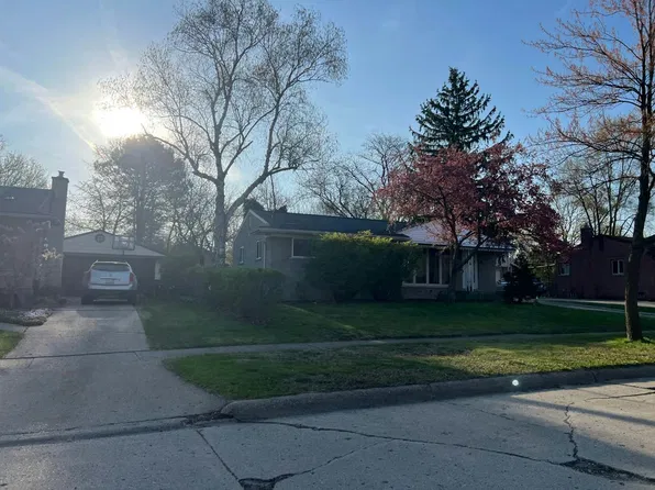 812 Friar Dr, Milford, MI 48381