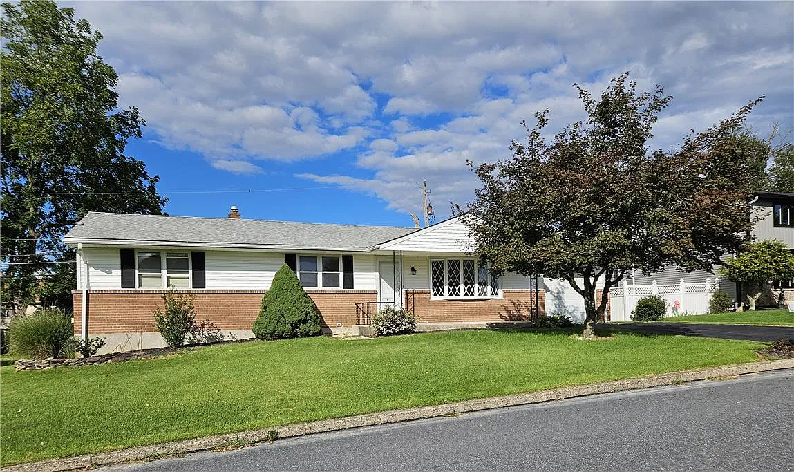 3 bed, 1.5 bath, 1848 sqft, $2,300 — Photo 1