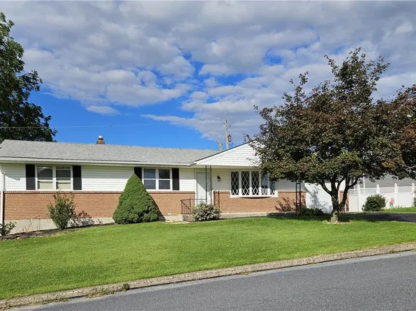 2141 Aster Rd, Macungie, PA 18062