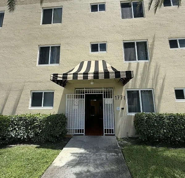 1771 SW 3rd St #205 — Photo 2