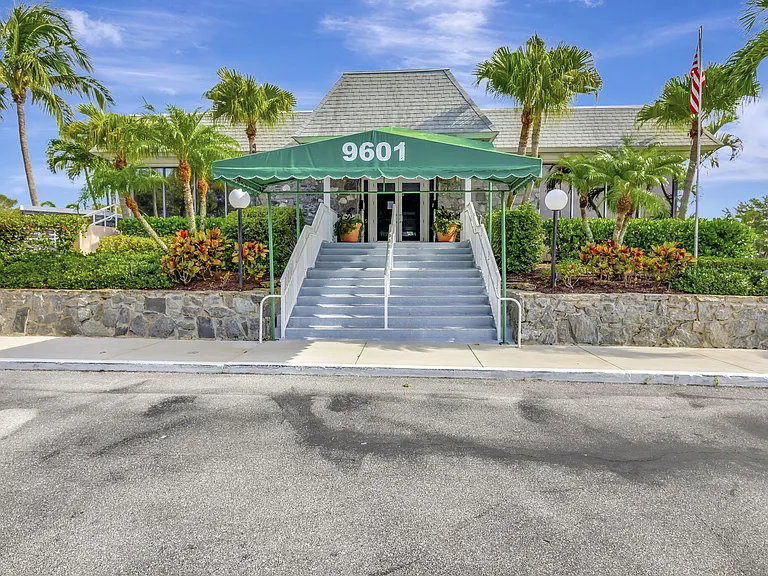 18081 SE Country Club Dr #9-83 — Photo 13