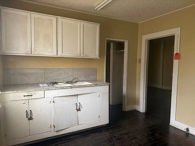 219 S Pierce St — Photo 5