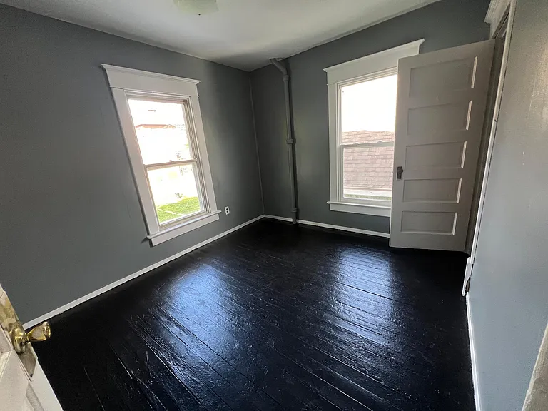 512 Phelps St — Photo 16