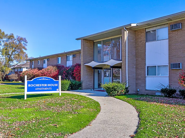 Rochester House Apartments — Photo 37