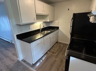 6 Woodcrest Ct, Weymouth, MA 02190