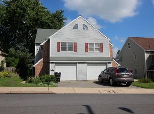 375 E Jackson St, New Holland, PA 17557