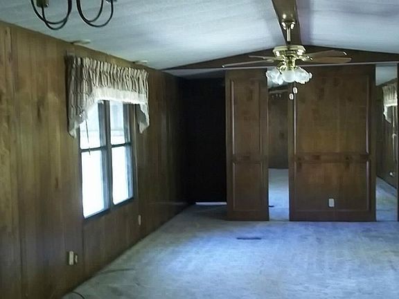 LARGE LIVING AREA, READY TO MOVE IN.