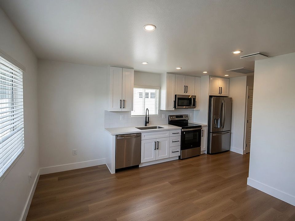 1st image of 5921 Woodruff Ave #2