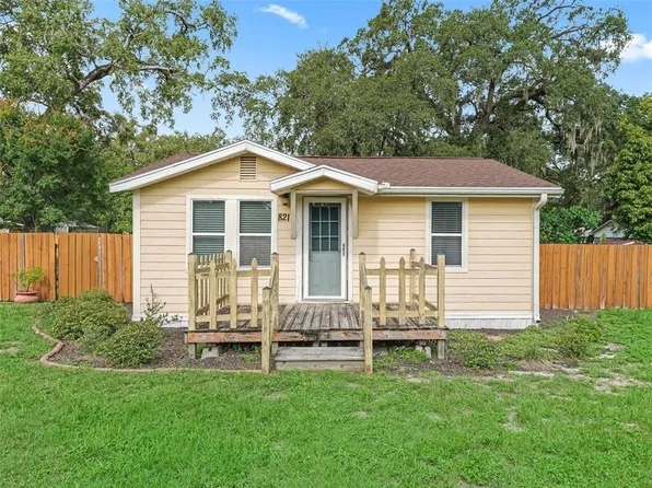 821 Powell St, Wildwood, FL 34785