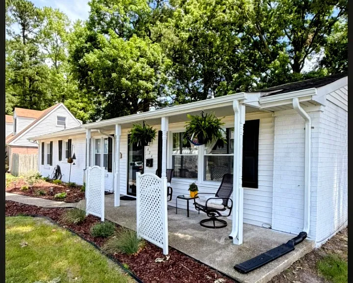 424 Elmont Rd — Photo 1