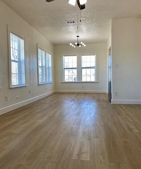 1038.5 N Madison Ave — Photo 2