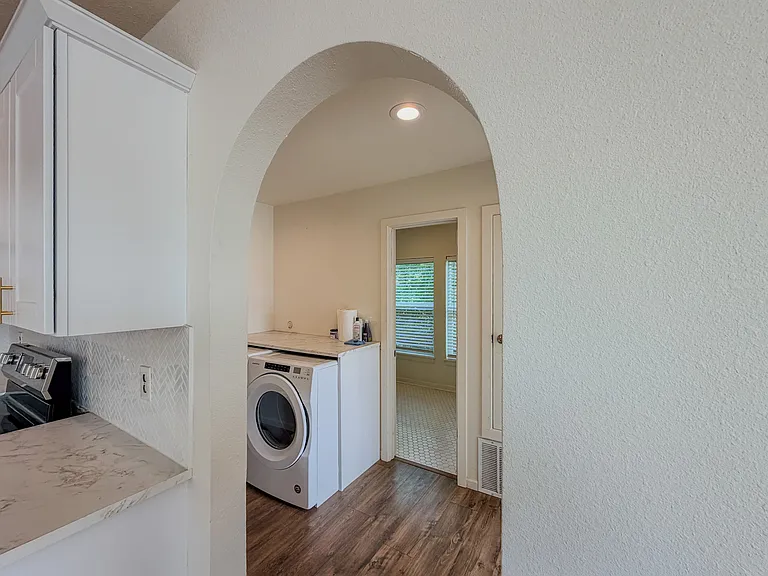 114 W Morgan St — Photo 8
