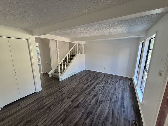4th image of 2029 Meadow Dr #6