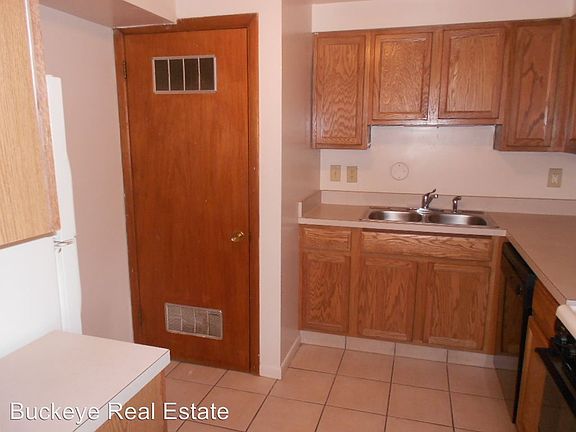 3rd image of 133 E Lane Ave APT 2E