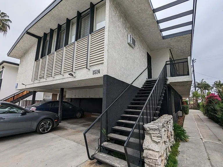 1514 S Orange Grove Ave #8 — Photo 1