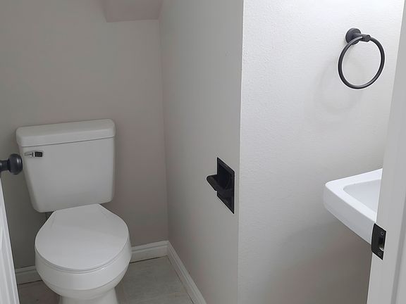 3rd image of 1465 Arthur Dr