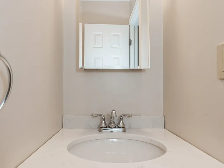 843 N Gladstone Ave #1 — Photo 11