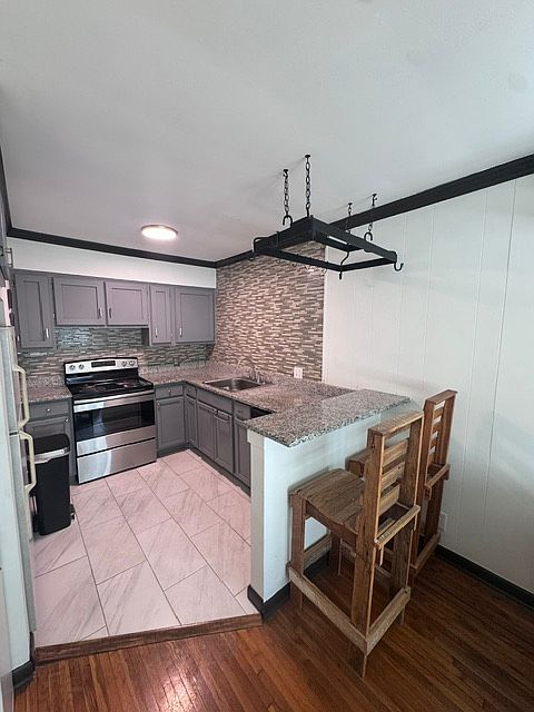 1st image of 2020 Beech Ave APT C6