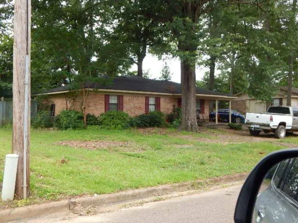 725 Cherokee Ln, Grenada, MS 38901