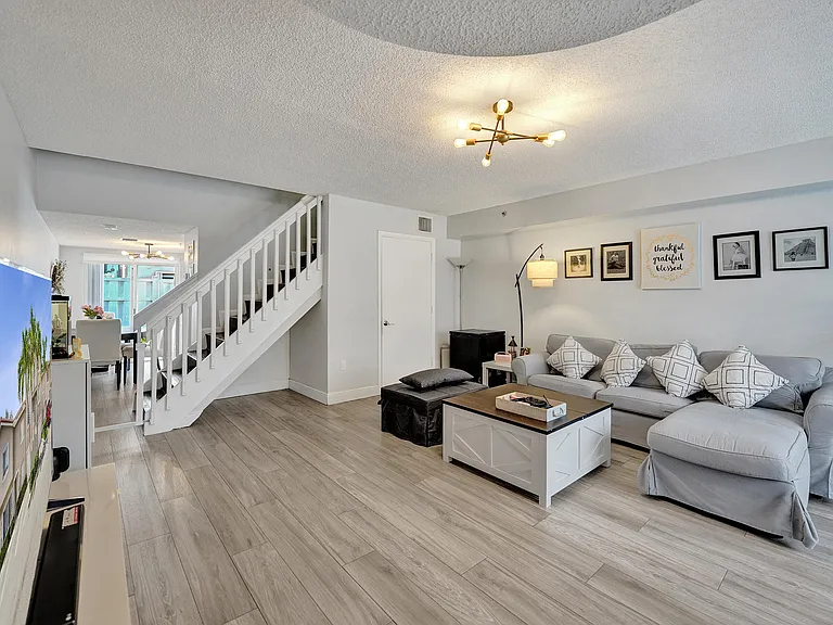 173 Riviera Cir — Photo 16