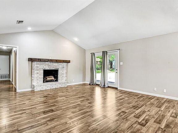 3rd image of 2901 Mimosa Dr