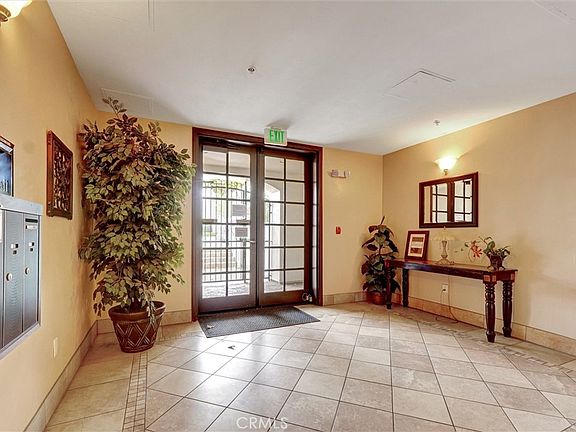 3rd image of 13935 Burbank Blvd APT 105
