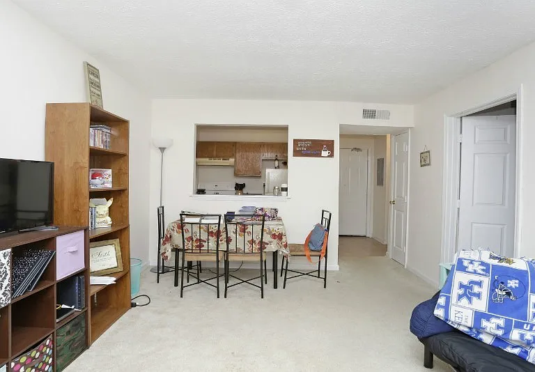 330 Rose Street — Photo 4