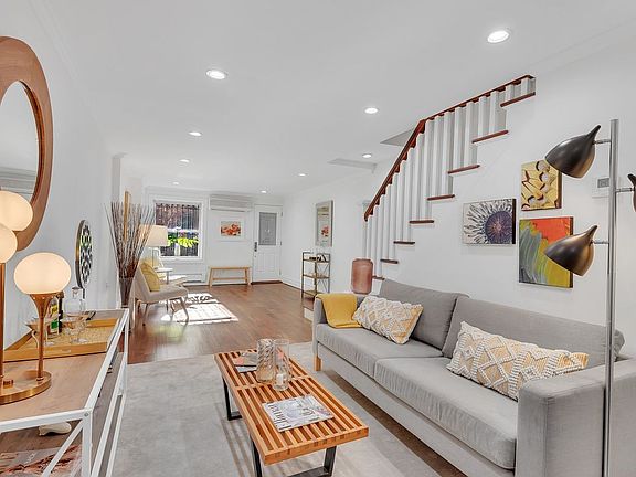 3rd image of 371 Union St #Townhouse 1