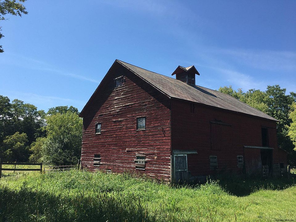 2nd image of 832 Stony Point Rd