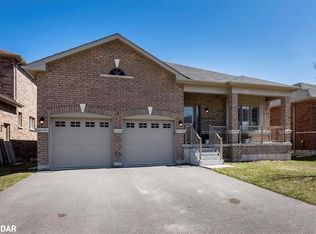 4 Hewson St, Penetanguishene, ON L9M0V8