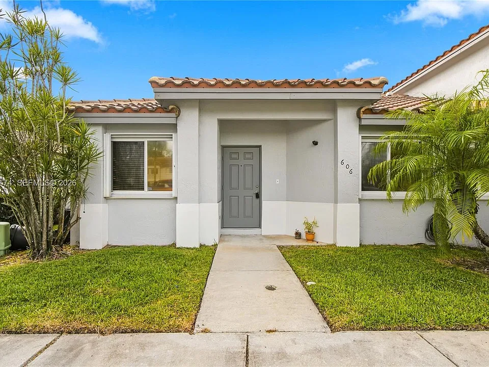 606 NW 208th Way #208