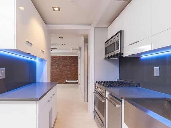 2nd image of 221 E 11th St #Gcd