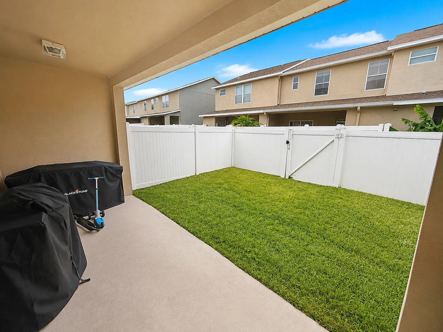 Beautiful 3 Bed/2.5 Bath Townhome for Rent! — Photo 3