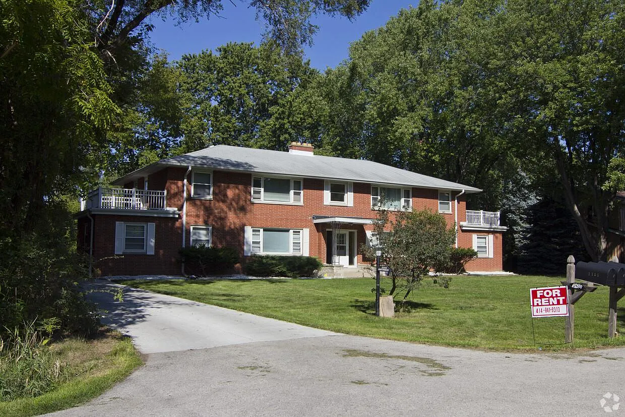3 bed, 1100 sqft, $1,700 — Photo 1