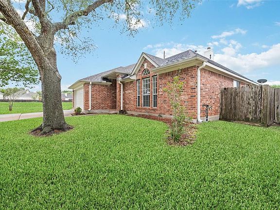 2nd image of 15803 Spruce River Ct