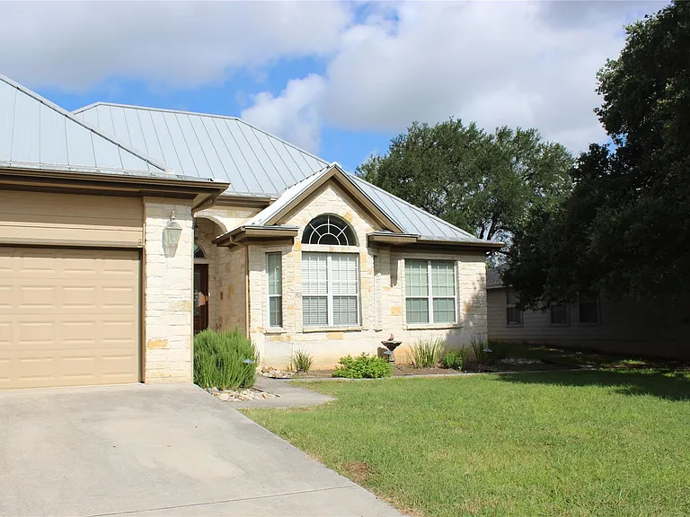 3 Honeysuckle Ln — Photo 1