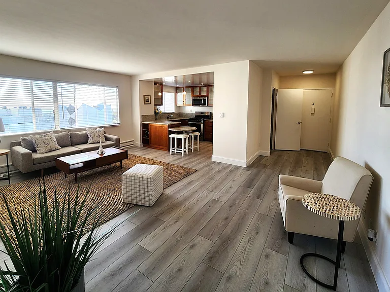 10401 Wilshire Building — Photo 9
