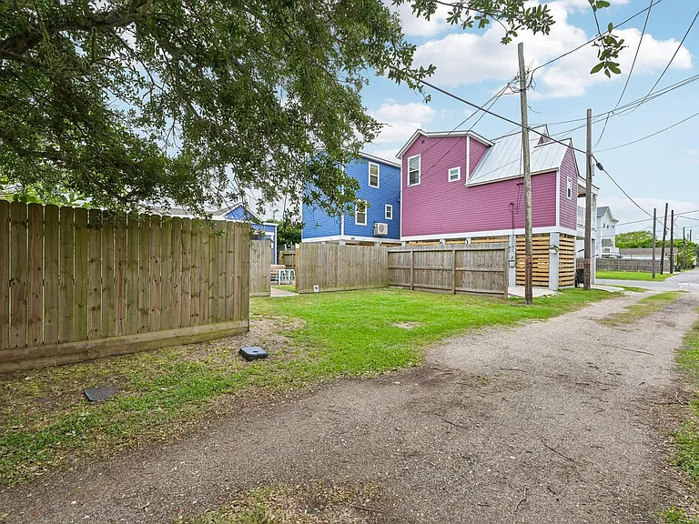 1022 Avenue L — Photo 48