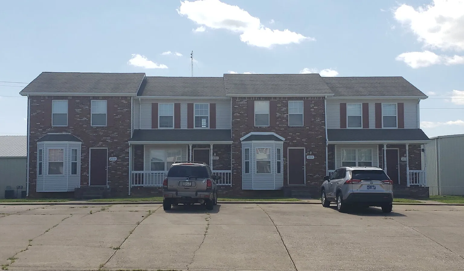 2 bed, 1.5 bath, 1100 sqft, $995 — Photo 1