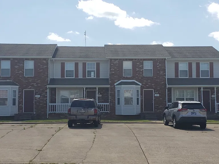 211 Tree Line Dr — Photo 1