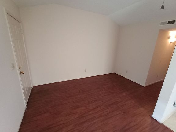 5th image of 440 8th Ave NE APT L