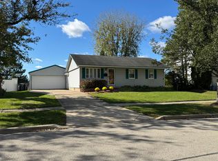 216 Kosan Cir, Streamwood, IL 60107