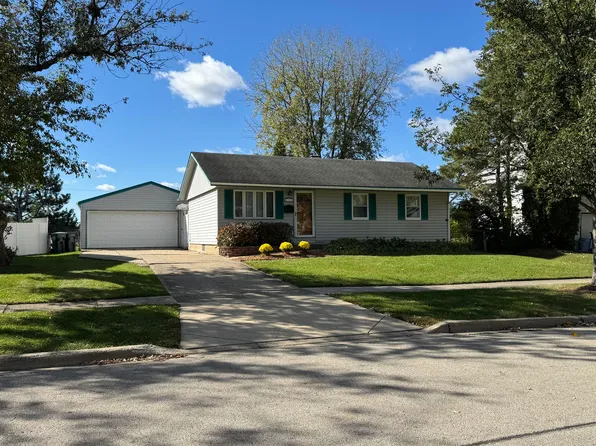 216 Kosan Cir, Streamwood, IL 60107