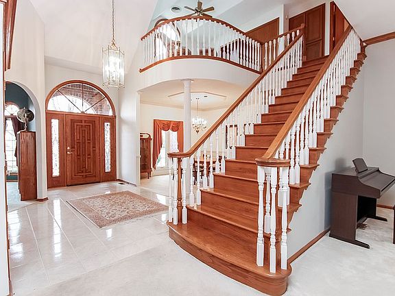 4th image of 1109 Bradford Ct
