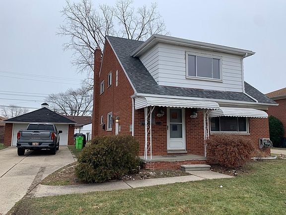 2nd image of 26262 Pinehurst St