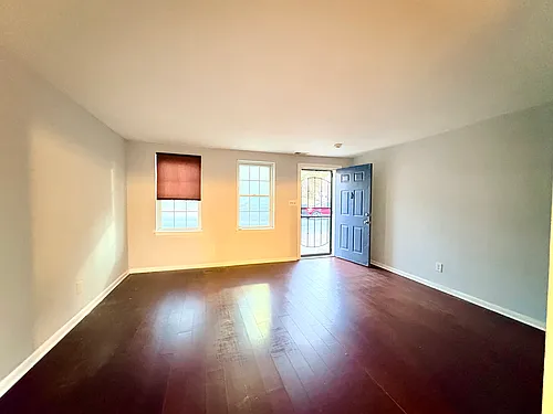 1307 E Madison St Photo 1