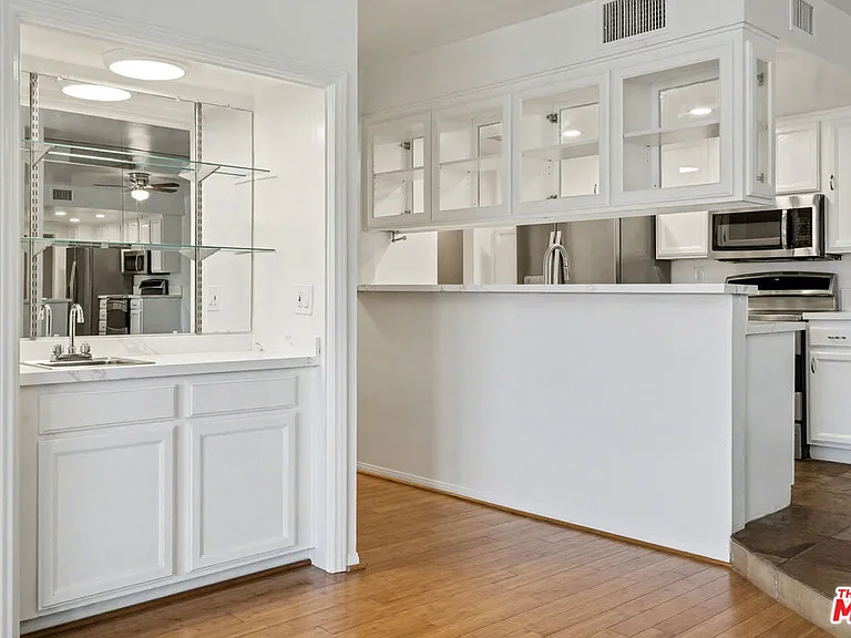 521 Montana Ave #301 — Photo 1