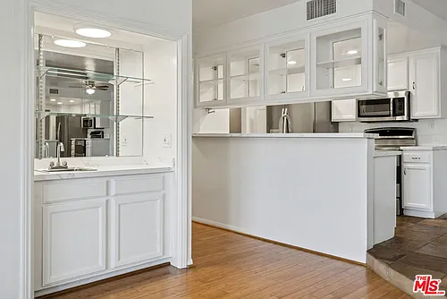 521 Montana Ave #301 Photo 1