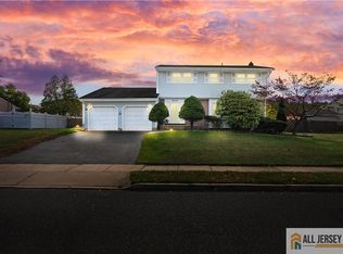 70 Creamer Dr, Sayreville, NJ 08872