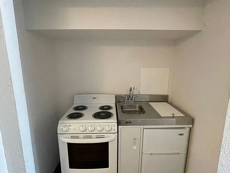 1503 Delta St #B — Photo 7